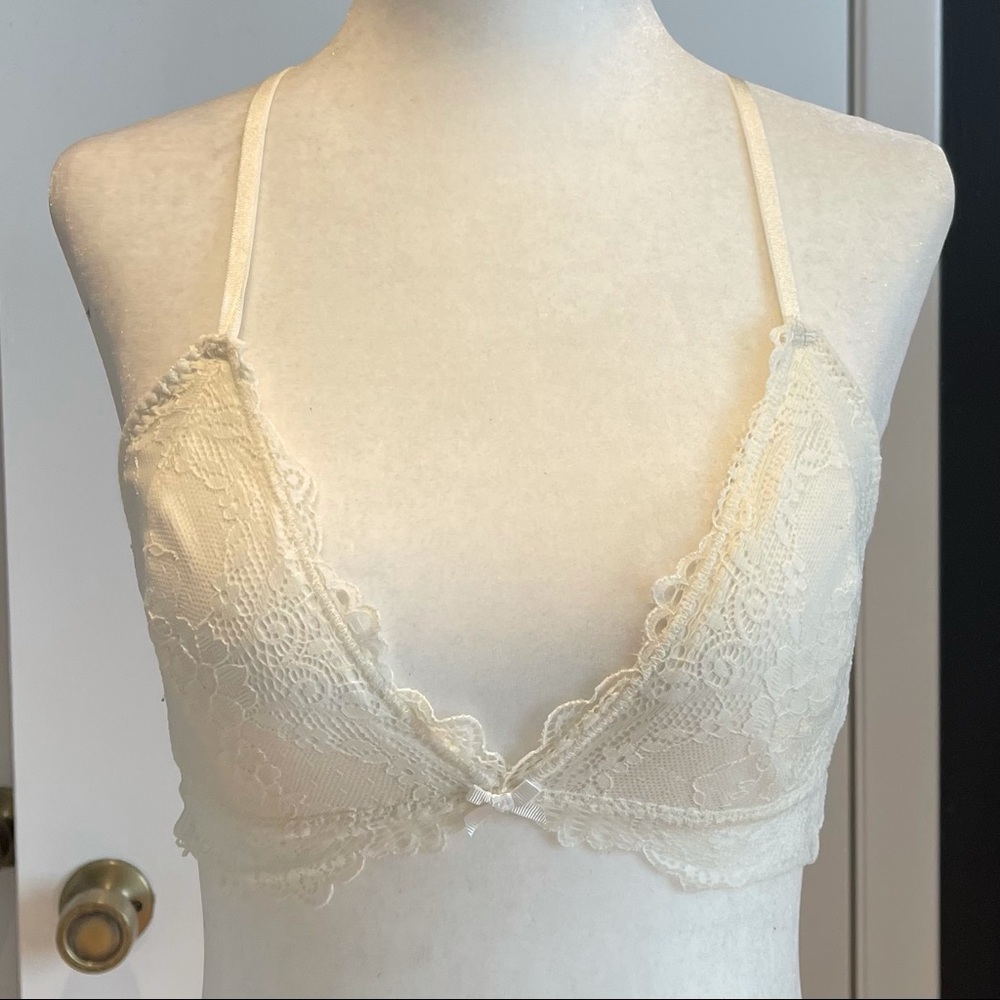 A&F crisscross triangle lace bralette